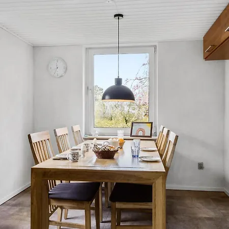 5 Bedroom Front In Hesselager