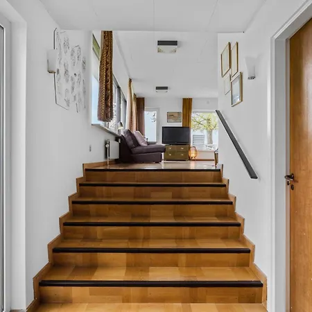 5 Bedroom Front In Hesselager