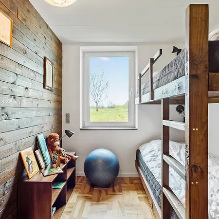 5 Bedroom Front In Hesselager